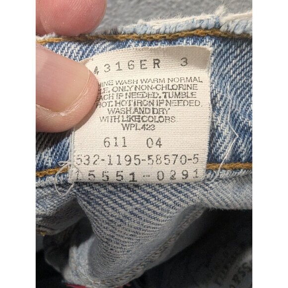 Vintage Levis 551 Jeans Womens SZ 4 Blue Relaxed Fit Tapered Leg Paper Tag Y2K - Picture 15 of 16